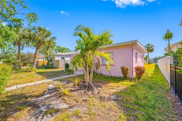 2827 1st St NE, Saint Petersburg, FL 33704 - view of side of property with fence