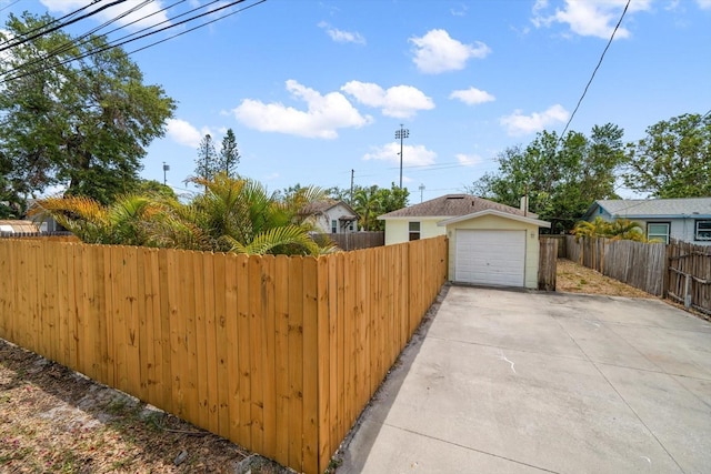 2585 9th Ave N, Saint Petersburg, FL 33713 - detached garage with concrete driveway and fence