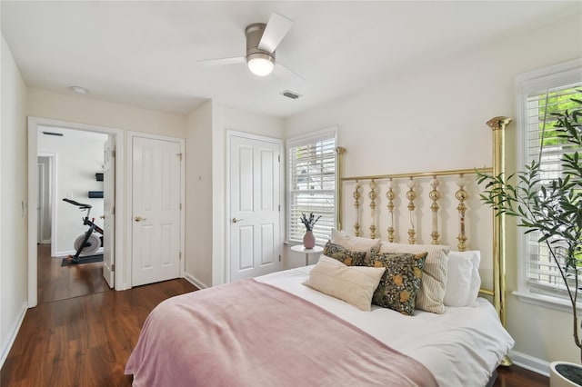 bedroom featuring dark wood-type flooring, baseboards, and a ceiling fan