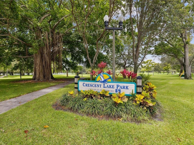 1666 N Dakota Ave NE, Saint Petersburg, FL 33703 - exterior space featuring a yard