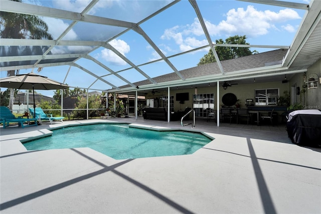 outdoor pool with a patio, a grill, a lanai, and ceiling fan