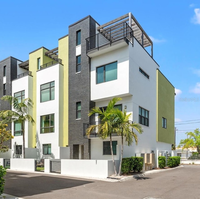 907 Arlington Ave N, Saint Petersburg, FL 33705 - photo 1