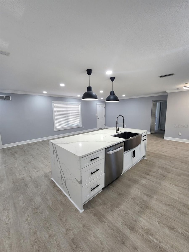 4619 Helena St NE, Saint Petersburg, FL 33703 - kitchen with light wood-style flooring, a sink, visible vents, and stainless steel dishwasher