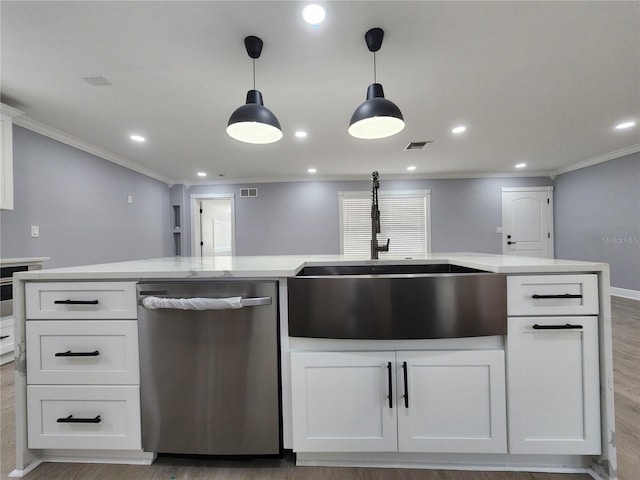 4619 Helena St NE, Saint Petersburg, FL 33703 - kitchen with a sink, ornamental molding, visible vents, and dishwasher