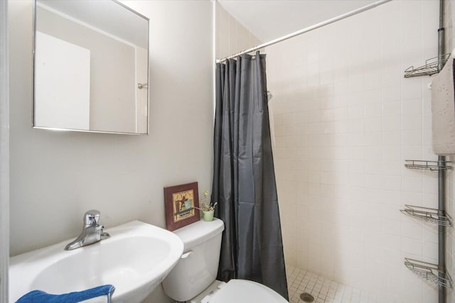 5050 68th Way N, Saint Petersburg, FL 33709 - full bathroom featuring a sink, toilet, and a shower stall