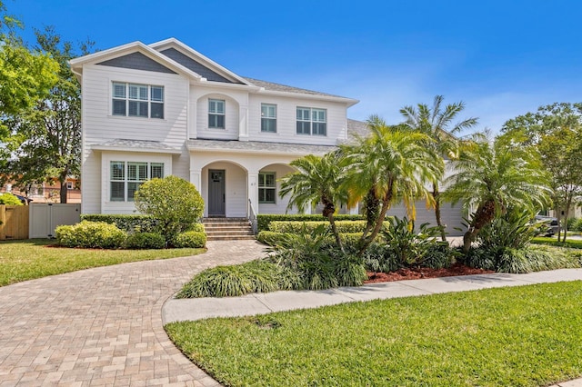 47 Martinique Ave, Tampa, FL 33606 - view of front facade with a front yard and fence
