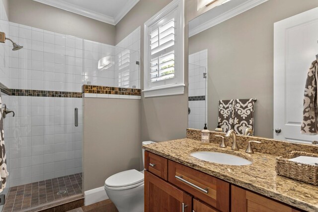 47 Martinique Ave, Tampa, FL 33606 - full bath featuring a tile shower, crown molding, toilet, and vanity