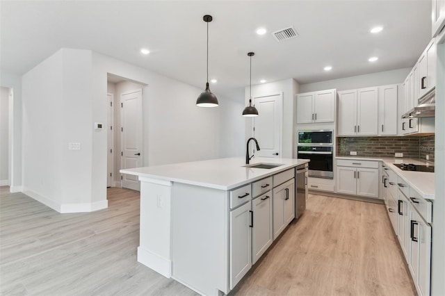 11884 Richmond Trl, Parrish, FL 34219 - kitchen with stainless steel appliances, light wood-style flooring, light countertops, tasteful backsplash, and recessed lighting