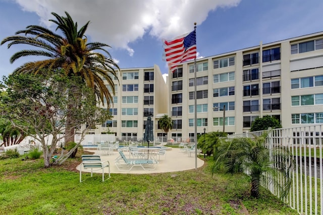 225 Country Club Dr Unit 1104, Largo, FL 33771 - photo 1