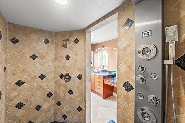 4522 W N B St, Tampa, FL 33609 - full bathroom featuring a tile shower