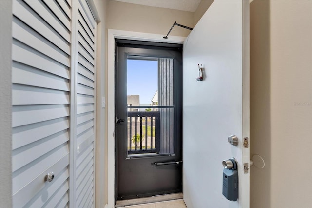 entrance to property with stucco siding
