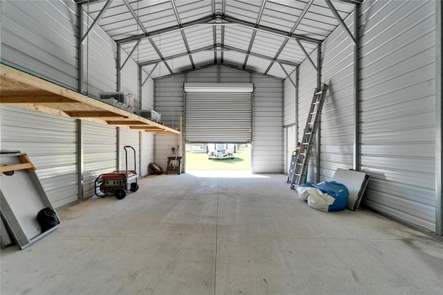 14807 Capps Estates Ln, Wimauma, FL 33598 - garage featuring metal wall