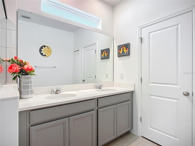 5415 Los Robles Ct, Palmetto, FL 34221 - full bath featuring double vanity and tile patterned floors