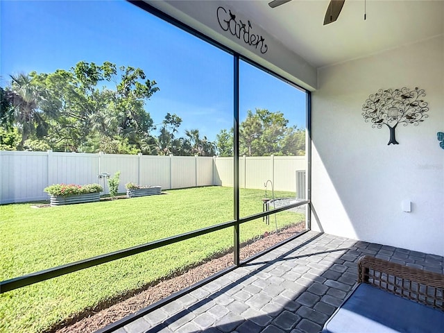 5415 Los Robles Ct, Palmetto, FL 34221 - unfurnished sunroom featuring a ceiling fan