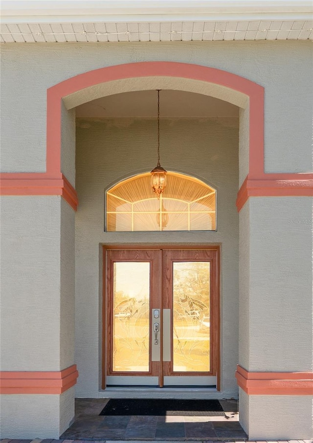 view of exterior entry featuring stucco siding