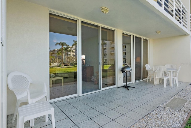 6021 Bahia Del Mar Cir Unit 137, Saint Petersburg, FL 33715 - view of patio / terrace