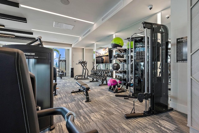 exercise room featuring carpet floors and visible vents