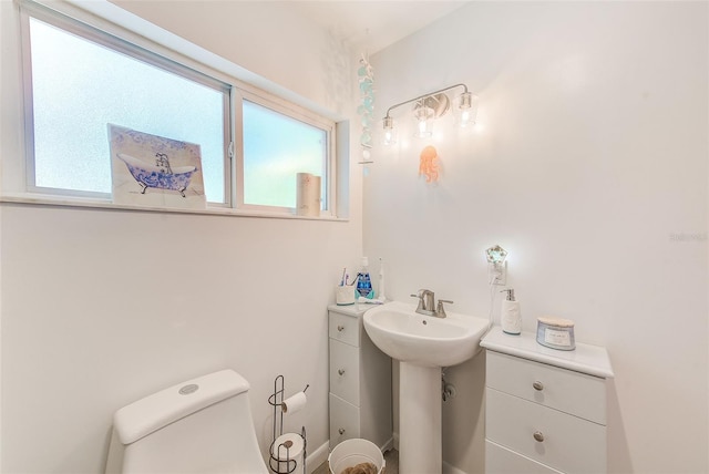 700 16th St NW, Largo, FL 33770 - half bathroom featuring toilet