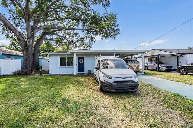 2808 W Lake Ave, Tampa, FL 33607 - ranch-style house with a front yard and fence