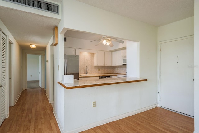 30 Turner St Unit 502, Clearwater, FL 33756 - kitchen with white appliances, a sink, visible vents, light wood-style flooring, and ceiling fan