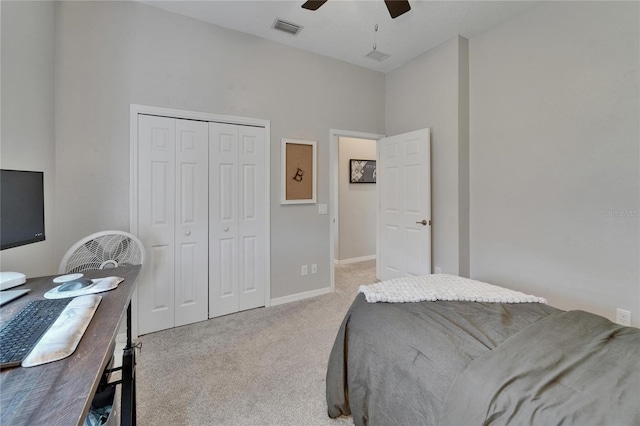bedroom featuring a closet, a ceiling fan, visible vents, carpet floors, and baseboards