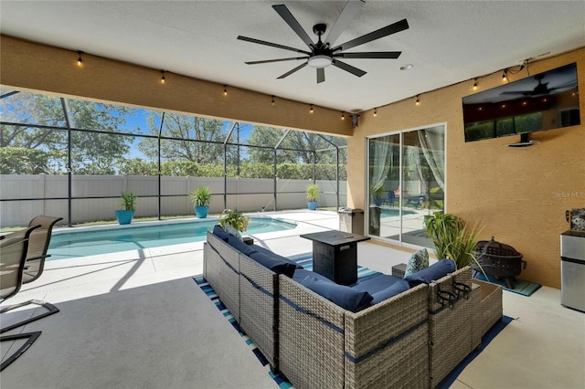 view of patio with outdoor lounge area, ceiling fan, fence, glass enclosure, and a fenced in pool