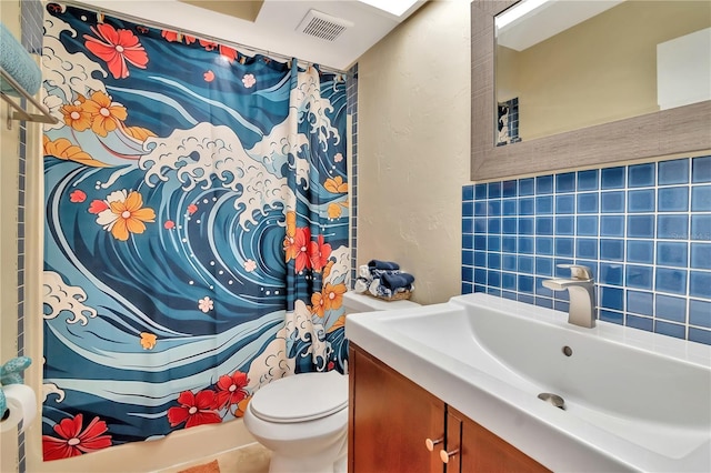 200 Meres Blvd Unit 7, Tarpon Springs, FL 34689 - full bath featuring toilet, a shower with curtain, vanity, and a textured wall