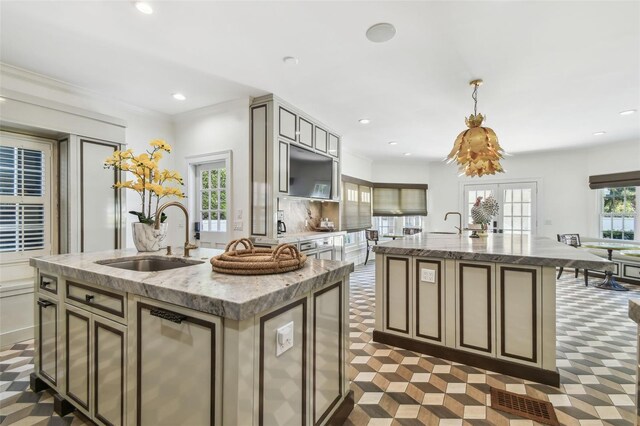 3313 W Mullen Ave, Tampa, FL 33609 - kitchen featuring a kitchen island with sink, a sink, and recessed lighting
