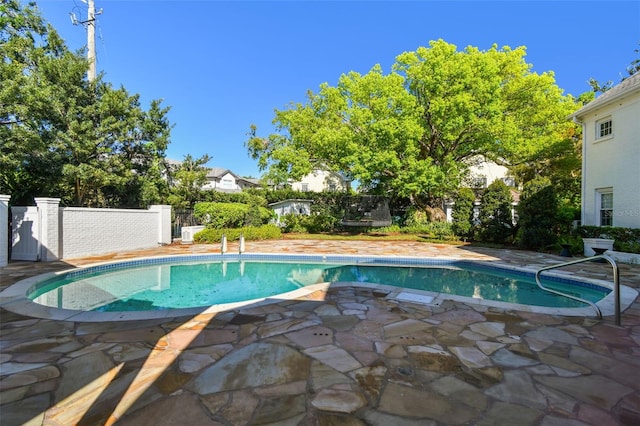 3313 W Mullen Ave, Tampa, FL 33609 - view of swimming pool featuring fence, a fenced in pool, and a patio area