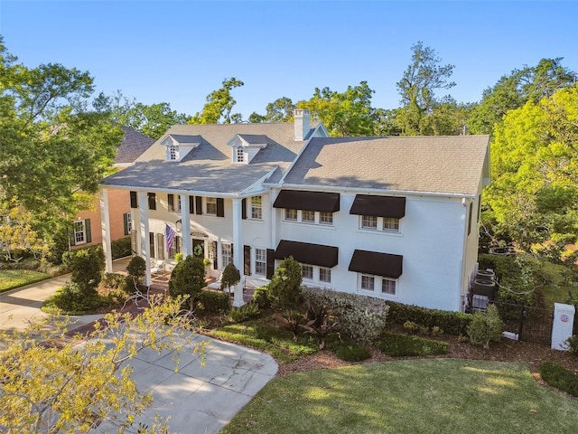3313 W Mullen Ave, Tampa, FL 33609 - greek revival house featuring a chimney and a front yard