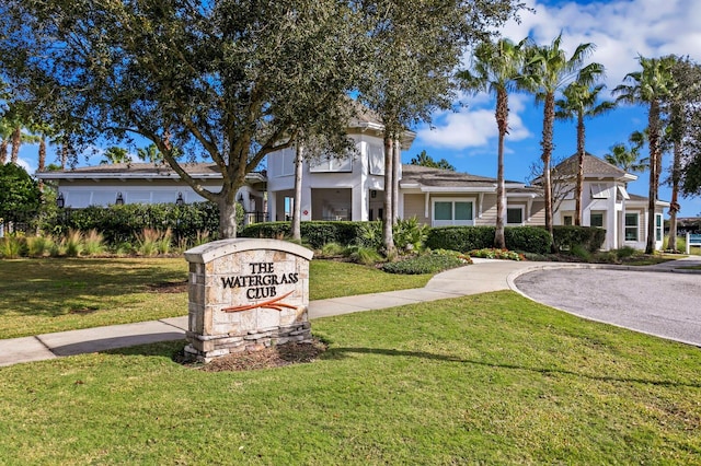 7334 Ashcroft Dr, Wesley Chapel, FL 33545 - exterior space featuring a yard