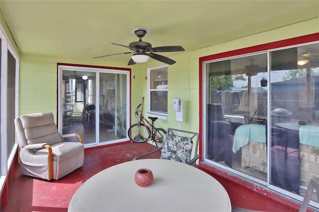 sunroom / solarium featuring a ceiling fan