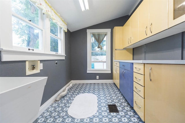 laundry room with a sink, baseboards, visible vents, cabinet space, and hookup for a washing machine