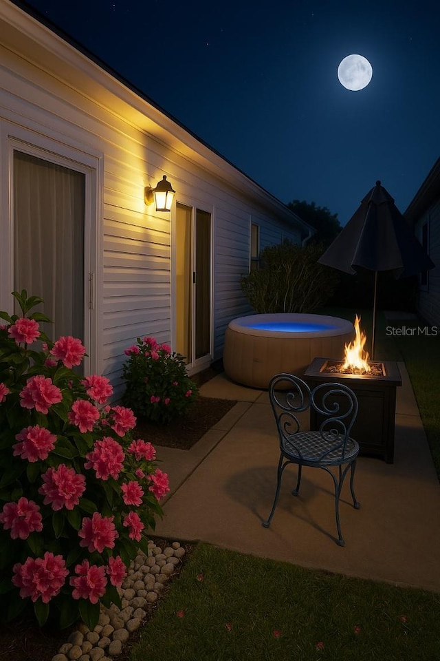 3533 Roanoke St, The Villages, FL 32162 - view of patio at night