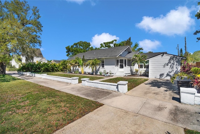 705 28th St N, Saint Petersburg, FL 33713 - view of front of home featuring a front lawn and entry steps