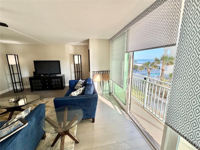 1390 Gulf Blvd Unit 104, Clearwater, FL 33767 - living room with baseboards and wallpapered walls