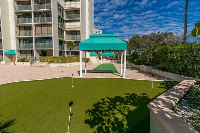 1390 Gulf Blvd Unit 104, Clearwater, FL 33767 - surrounding community featuring a putting green