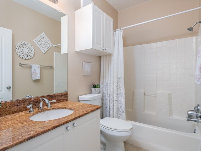 2709 Via Cipriani Unit 522B, Clearwater, FL 33764 - full bath featuring toilet, shower / bath combo, and vanity