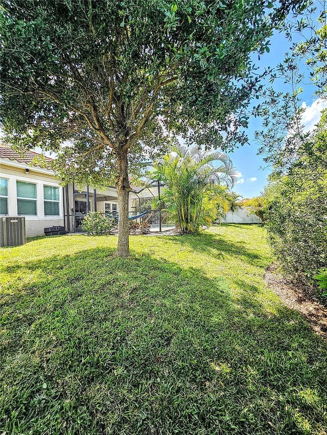 view of yard featuring fence