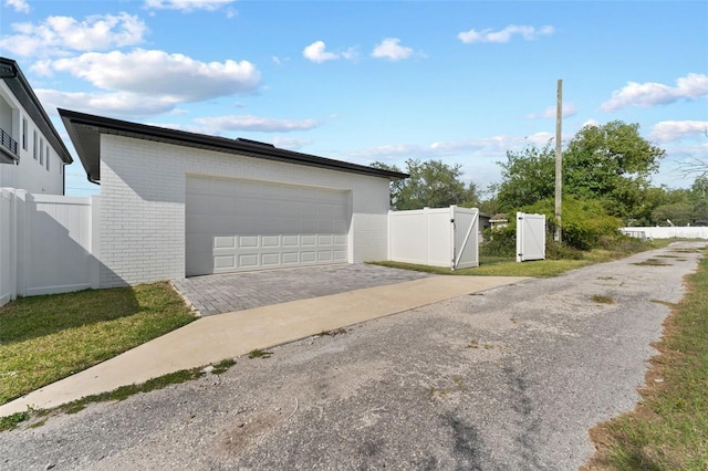 806 W Adalee St, Tampa, FL 33603 - garage with fence and driveway