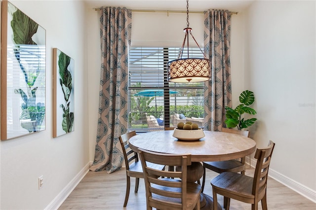 13008 Eagles Entry Dr, Odessa, FL 33556 - dining area featuring light wood-type flooring and baseboards