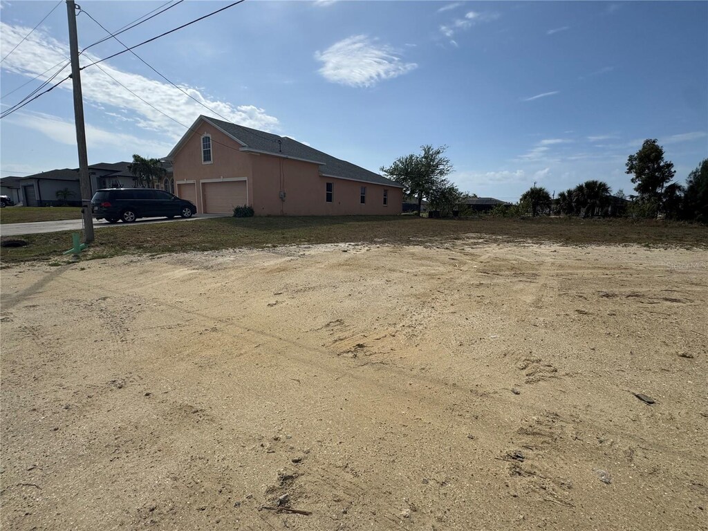 332 NE 9th St, Cape Coral, FL 33909