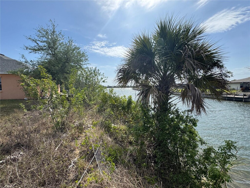 332 NE 9th St, Cape Coral, FL 33909