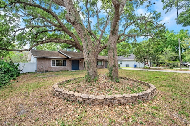 1308 W Perdiz St, Tampa, FL 33612 - view of yard with fence