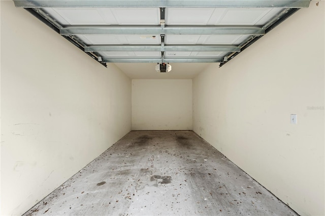 4207 S Dale Mabry Hwy Unit 3302, Tampa, FL 33611 - garage featuring a garage door opener
