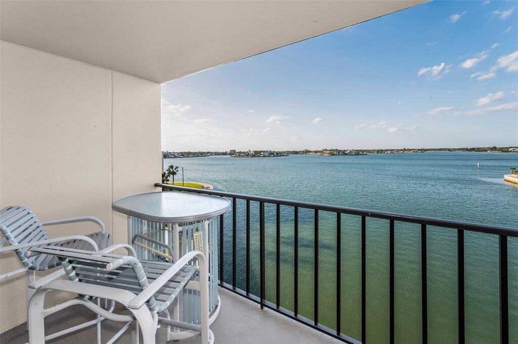 7700 Sun Island Dr S Unit 404, South Pasadena, FL 33707 - photo 1