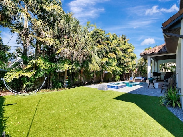 150 Chippewa Ave, Tampa, FL 33606 - view of yard featuring a fenced backyard, a pool with connected hot tub, and a patio area