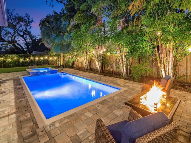 150 Chippewa Ave, Tampa, FL 33606 - view of swimming pool featuring a fire pit, a fenced backyard, a pool with connected hot tub, and a patio area