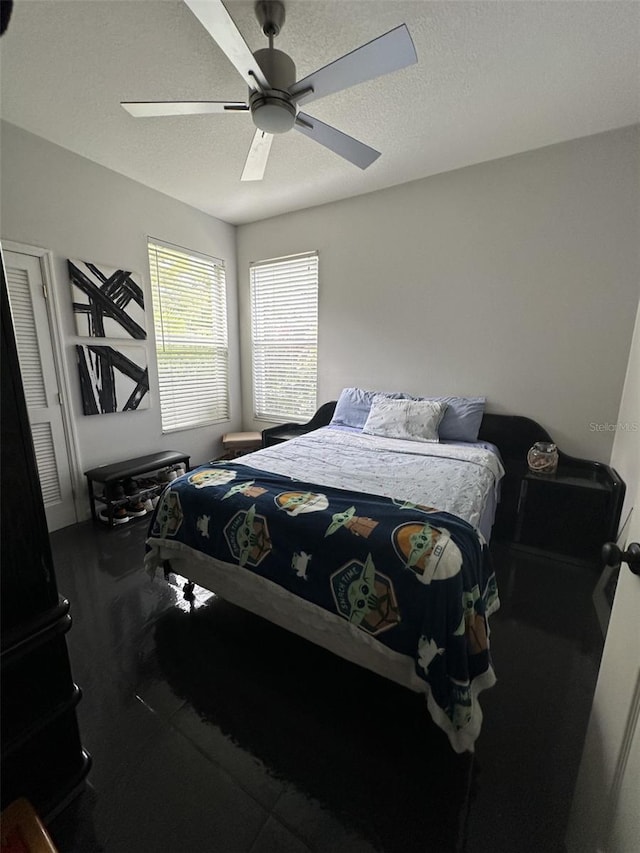 bedroom featuring ceiling fan