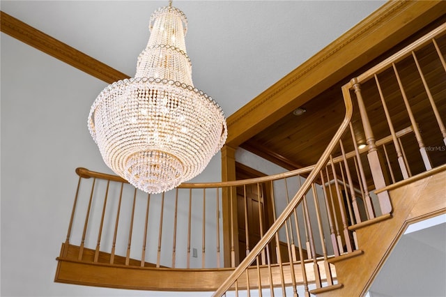 room details featuring an inviting chandelier